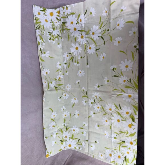 Vintage Daisy Pillowcases 1970s Set of 2 - Picture 4 of 6